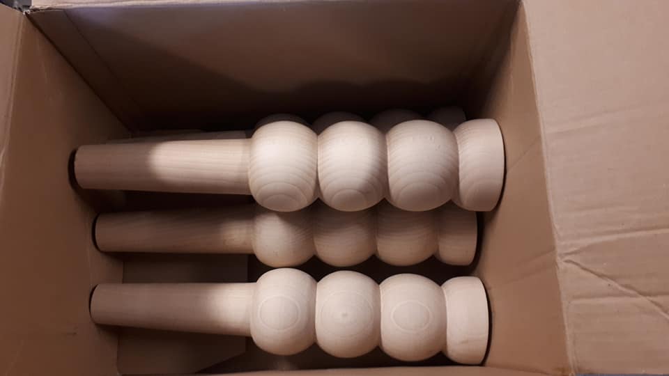 Gedraaide tafelpoten op maat door www.houtdraaien.nl